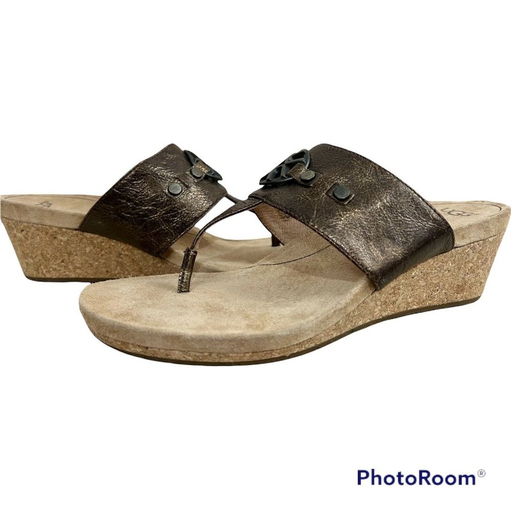 UGG Leather Sandals Sz 9 Bronze Brown Briella Medallion Thong‎ Cork Wedge Heels